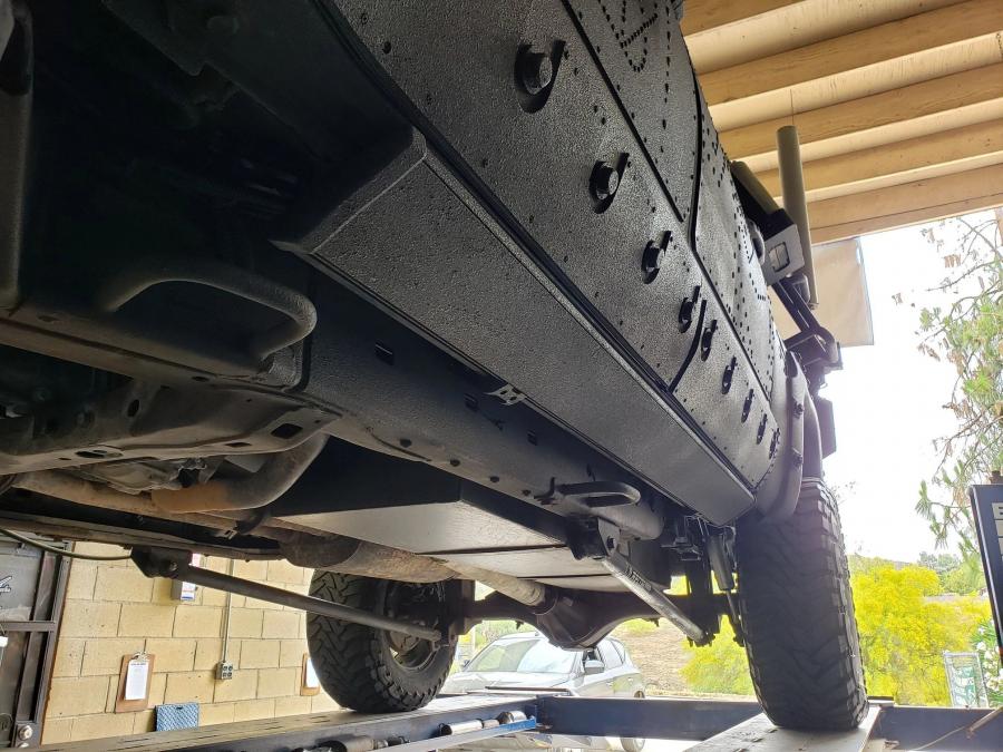 Днище и подвеска Toyota Tundra CrewMax 4x4 Zombie Apocalypse 2013 года  (фото 434 из 461)